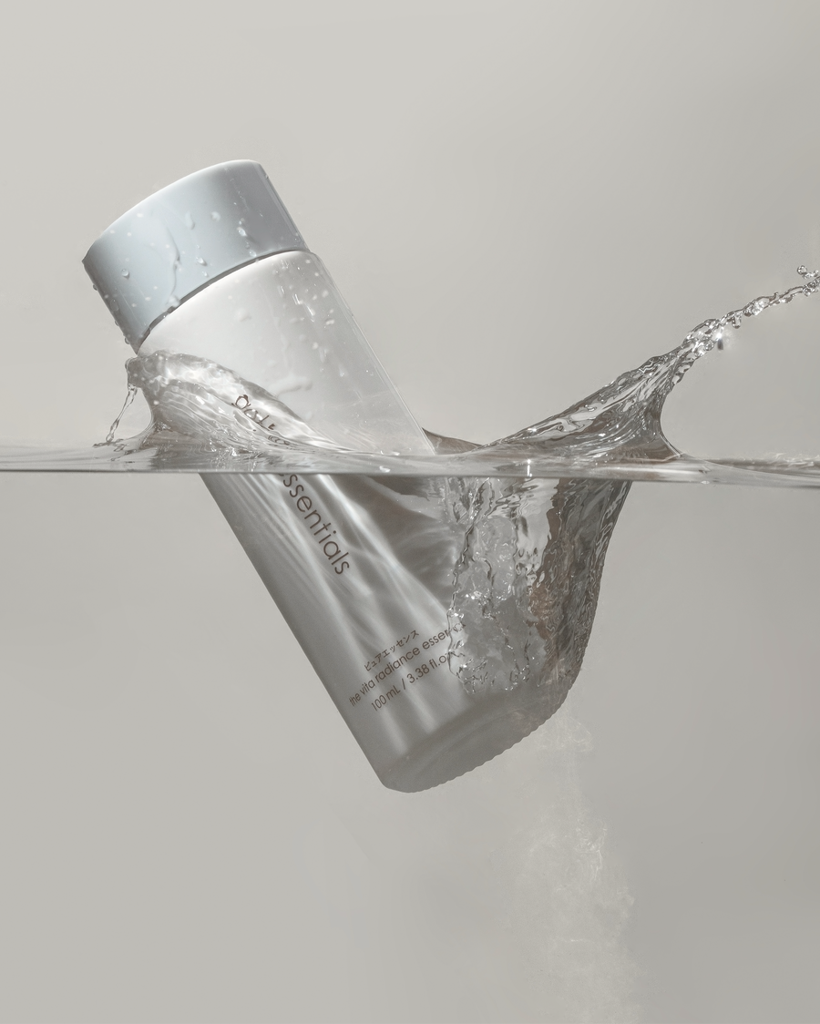 Jaoanese milky essence to balance and hydrate deeply. Gentle and suitable for all skin types, acne-prone and sensitive skin.